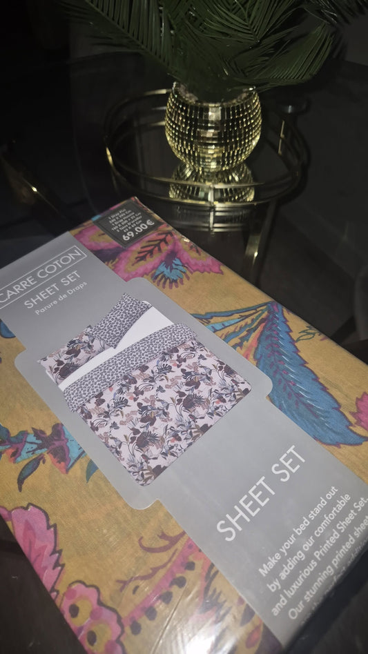 Parure de drap; drap housse, drap plat + 2 taies d'oreiller